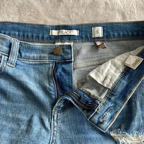 SP BLACK LABEL Distressed light blue Mid Rise shorts. Size Small - Picture 10 of 13